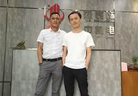 設(shè)計師設(shè)計出來的東西很專業(yè)，很時尚！