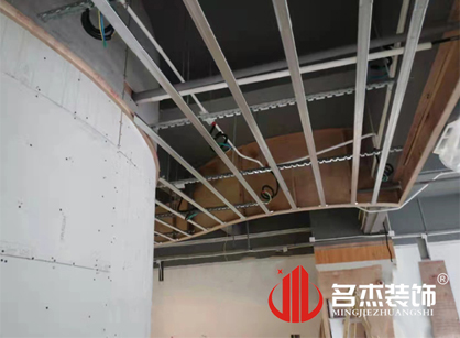 巡工地日記，鑒豐香精香料辦公室裝修項目緊張進(jìn)行中